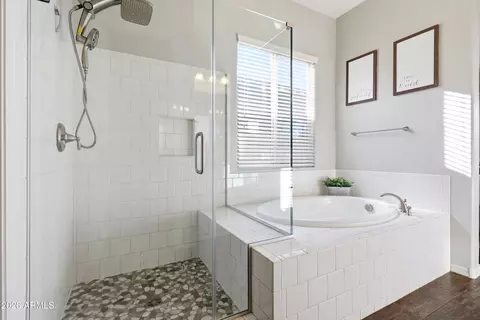 Bath - 1422 E Milada Dr, Phoenix, AZ 85042 photo 3 of 7