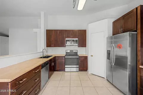 Kitchen - 8111 E Des Moines St E, Mesa, AZ 85207 photo 2 of 3