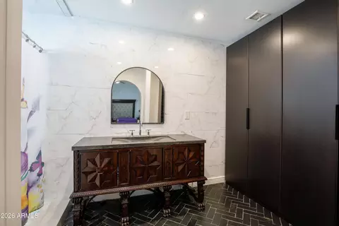 Bath - 3752 Emerald Ave, Mesa, AZ 85206 photo 2 of 5