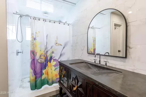 Bath - 3752 Emerald Ave, Mesa, AZ 85206 photo 1 of 5