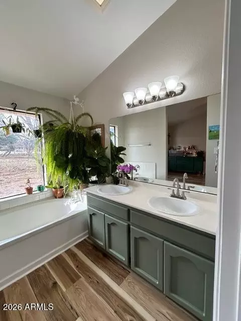 Bath - 3821 E Keeling Rd, Hereford, AZ 85615 photo 2 of 6