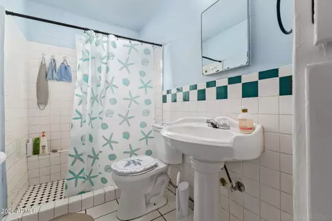 Bath - 2159 E Mckinley St, Phoenix, AZ 85006 photo 1 of 3