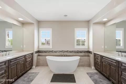 Bath - 3752 E Donald Dr, Phoenix, AZ 85050 photo 3 of 4