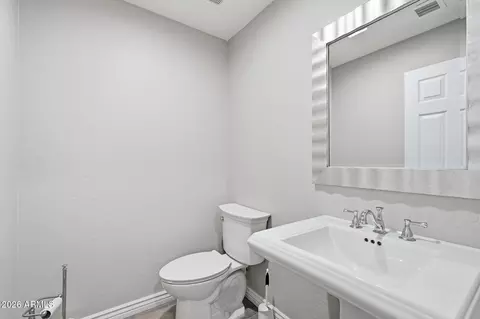 Bath - 3752 E Donald Dr, Phoenix, AZ 85050 photo 1 of 4