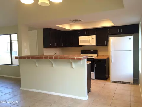 9225 N 59th Ave #214, Glendale, AZ 85302