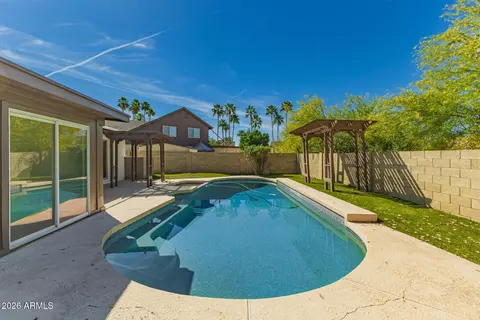 2122 S Ash Cir, Mesa, AZ 85202