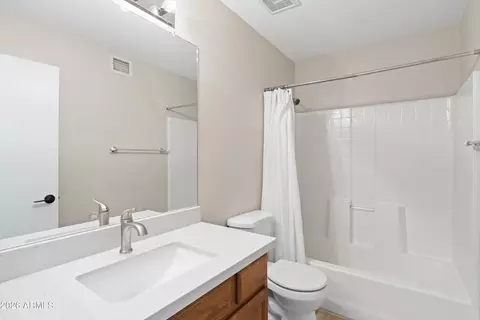 Bath - 3905 E Renee Dr, Phoenix, AZ 85050 photo 1 of 3