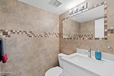 Bath - 3905 E Renee Dr, Phoenix, AZ 85050 photo 3 of 3