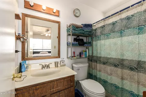 Bath - 2040 E Monte Cristo Ave, Phoenix, AZ 85022 photo 1 of 2