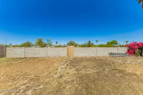 Exterior - 2040 E Monte Cristo Ave, Phoenix, AZ 85022 photo 1 of 3