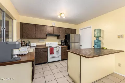 Kitchen - 2040 E Monte Cristo Ave, Phoenix, AZ 85022 photo 1 of 1