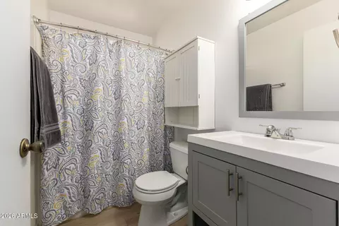 Bath - 2040 E Monte Cristo Ave, Phoenix, AZ 85022 photo 2 of 2