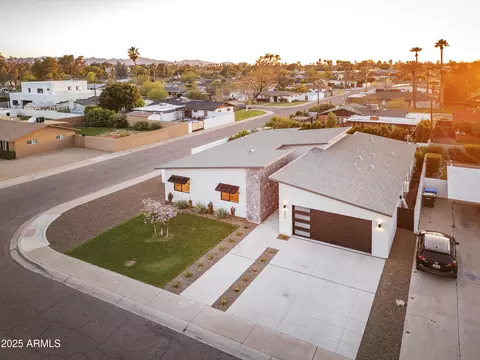 View/Area - 4002 N 33rd Pl, Phoenix, AZ 85018 photo 8 of 10