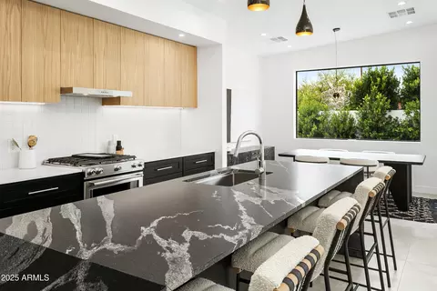 Kitchen - 4002 N 33rd Pl, Phoenix, AZ 85018 photo 8 of 9