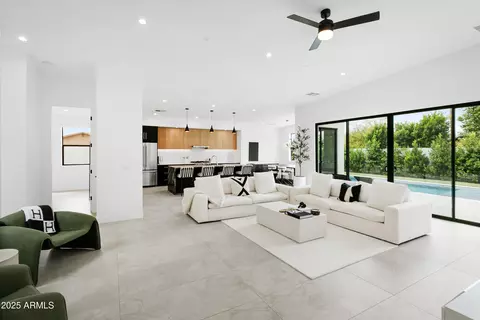 Living - 4002 N 33rd Pl, Phoenix, AZ 85018 photo 1 of 4