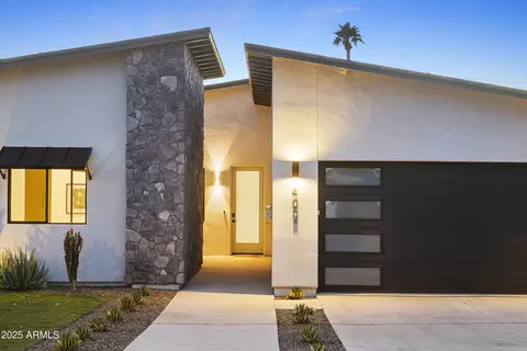 Exterior - 4002 N 33rd Pl, Phoenix, AZ 85018 photo 5 of 25