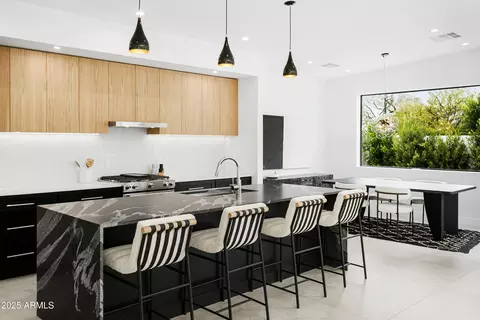 Kitchen - 4002 N 33rd Pl, Phoenix, AZ 85018 photo 1 of 9