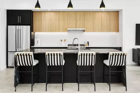 Kitchen - 4002 N 33rd Pl, Phoenix, AZ 85018 photo 6 of 9