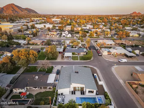 View/Area - 4002 N 33rd Pl, Phoenix, AZ 85018 photo 4 of 10
