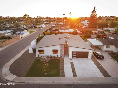 View/Area - 4002 N 33rd Pl, Phoenix, AZ 85018 photo 7 of 10