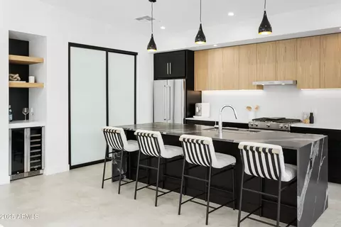 Kitchen - 4002 N 33rd Pl, Phoenix, AZ 85018 photo 7 of 9