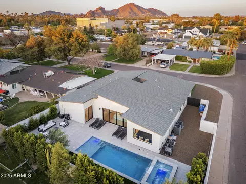 View/Area - 4002 N 33rd Pl, Phoenix, AZ 85018 photo 3 of 10