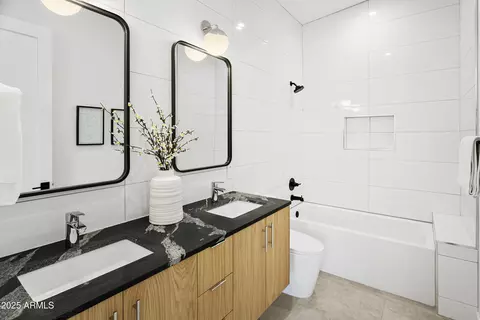 Bath - 4002 N 33rd Pl, Phoenix, AZ 85018 photo 5 of 5