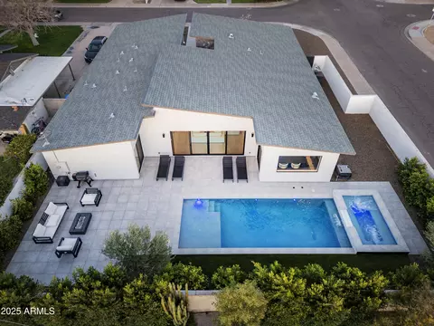 View/Area - 4002 N 33rd Pl, Phoenix, AZ 85018 photo 1 of 10