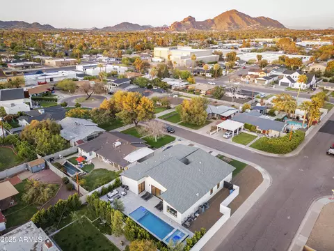 View/Area - 4002 N 33rd Pl, Phoenix, AZ 85018 photo 5 of 10