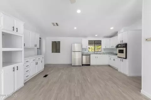 2921 E Oraibi Dr, Phoenix, AZ 85050 photo 10
