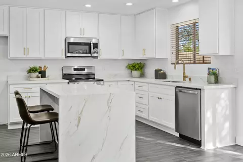 1591 E Bradstock Way, San Tan Valley, AZ 85140
