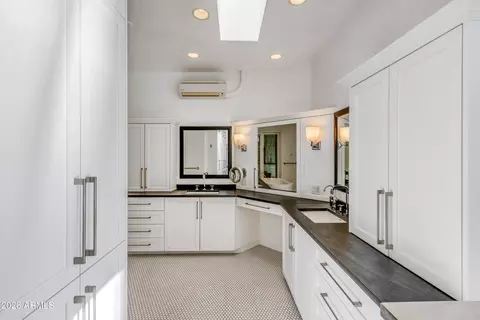 Bath - 1925 E Lee St, Tucson, AZ 85719 photo 3 of 8
