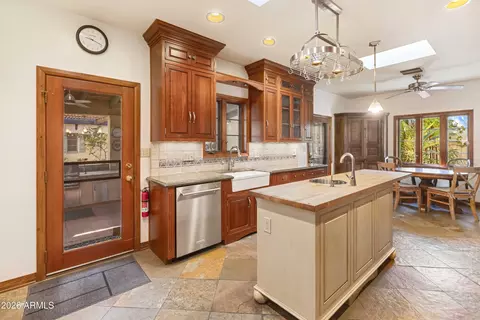 Kitchen - 1925 E Lee St, Tucson, AZ 85719 photo 2 of 4