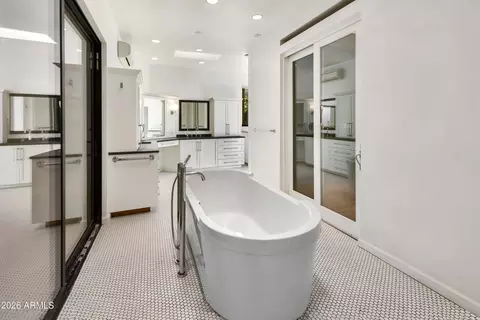 Bath - 1925 E Lee St, Tucson, AZ 85719 photo 2 of 8