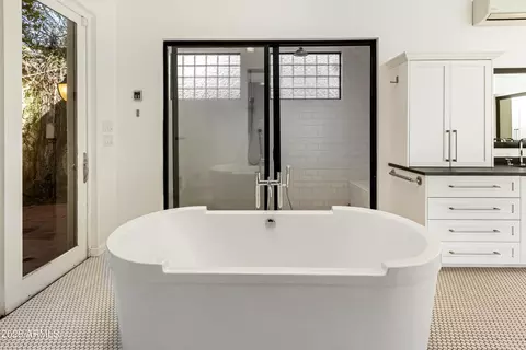 Bath - 1925 E Lee St, Tucson, AZ 85719 photo 1 of 8