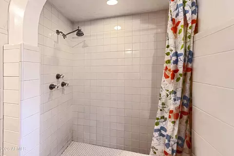 Bath - 1925 E Lee St, Tucson, AZ 85719 photo 5 of 8