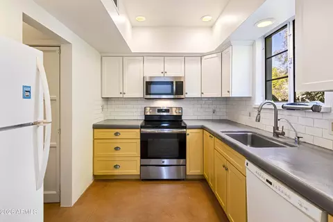 Kitchen - 1925 E Lee St, Tucson, AZ 85719 photo 3 of 4