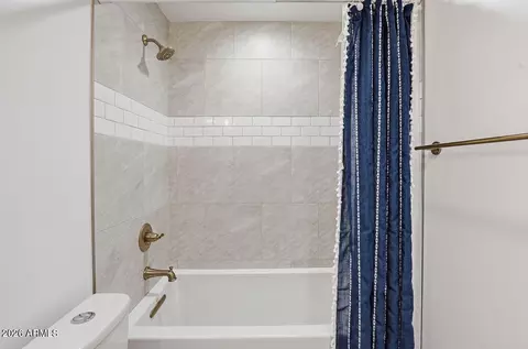 Bath - 3065 E Leonora St, Mesa, AZ 85213 photo 2 of 4