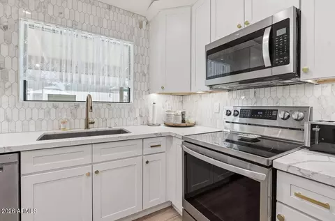 Kitchen - 3065 E Leonora St, Mesa, AZ 85213 photo 4 of 7