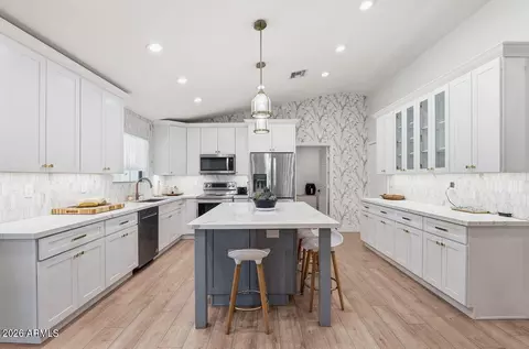Kitchen - 3065 E Leonora St, Mesa, AZ 85213 photo 5 of 7