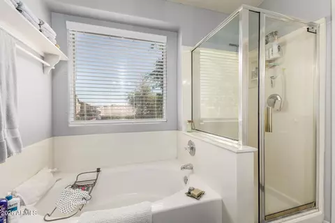 Bath - 1495 E Cheyenne St, Gilbert, AZ 85296 photo 2 of 4