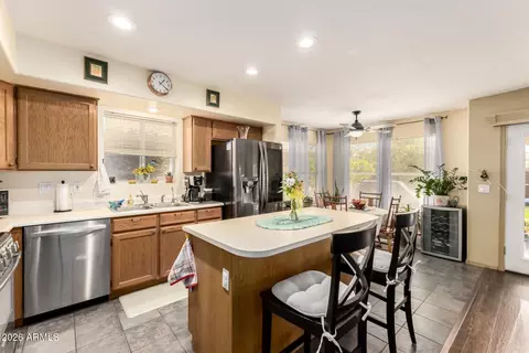 Kitchen - 1495 E Cheyenne St, Gilbert, AZ 85296 photo 4 of 4