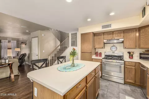 Kitchen - 1495 E Cheyenne St, Gilbert, AZ 85296 photo 2 of 4