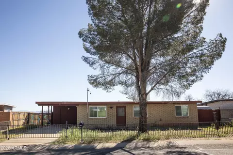 404 N 3rd St, Huachuca City, AZ 85616