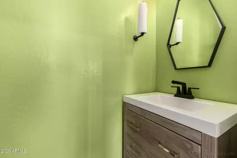 Bath - 4750 E Thunderheart Trl #101, Gilbert, AZ 85297 photo 1 of 2