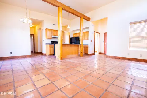 Living - 4105 N Washington Ave, Douglas, AZ 85607 photo 4 of 8