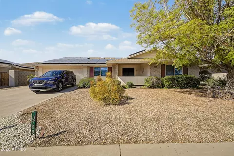 10708 W Camelot Cir, Sun City, AZ 85351