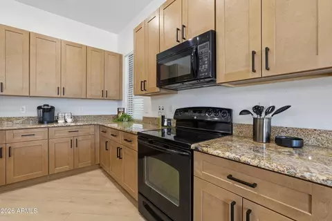 Kitchen - 4131 E Mia Ln, Gilbert, AZ 85298 photo 4 of 6