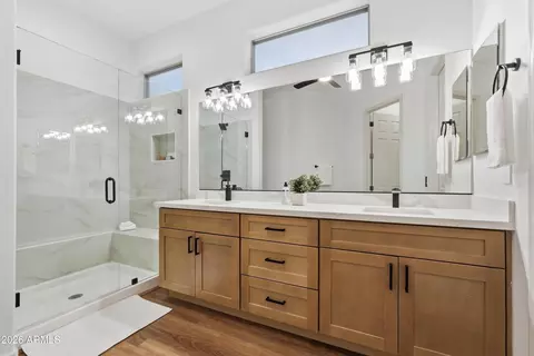 Bath - 4131 E Mia Ln, Gilbert, AZ 85298 photo 1 of 3