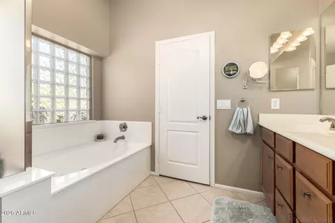 Bath - 2940 E Shady Spring Trl, Phoenix, AZ 85024 photo 2 of 3
